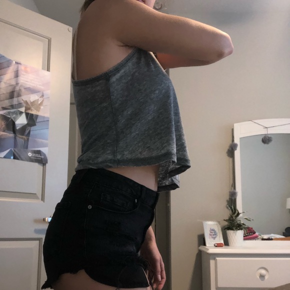 Cropped Tank Top - Picture 3 of 4